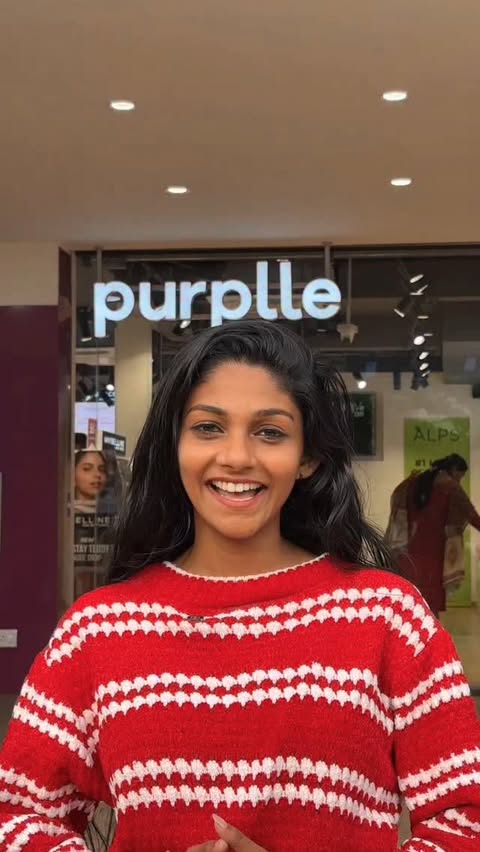 Instagram post by @girlfrommunnar for Purplle. Caption reads: Ready for your Christmas glow-up? ✨ Drop by....