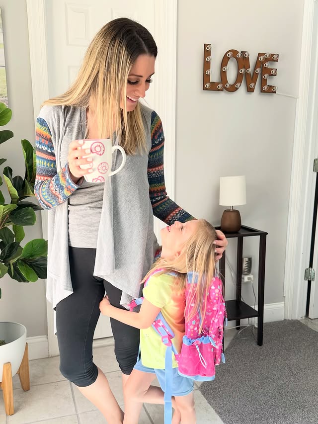 Instagram post by @mommareview for Bentgo. Caption reads: [...] to holiday adventures 🎄
We love Bentgo....