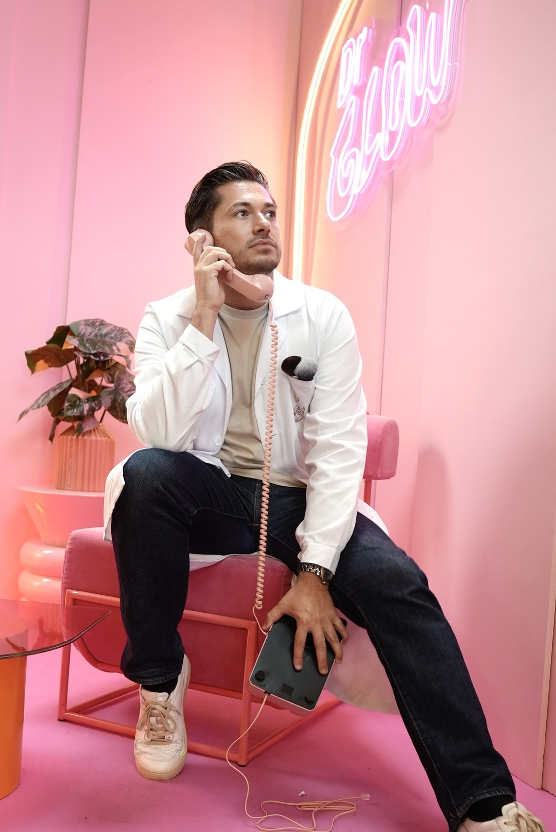 Instagram post by @charlysalvator for Monoprix. Caption reads: ✨ UPGRADE VALIDÉ ✨

Votre makeup d’été ne prend....