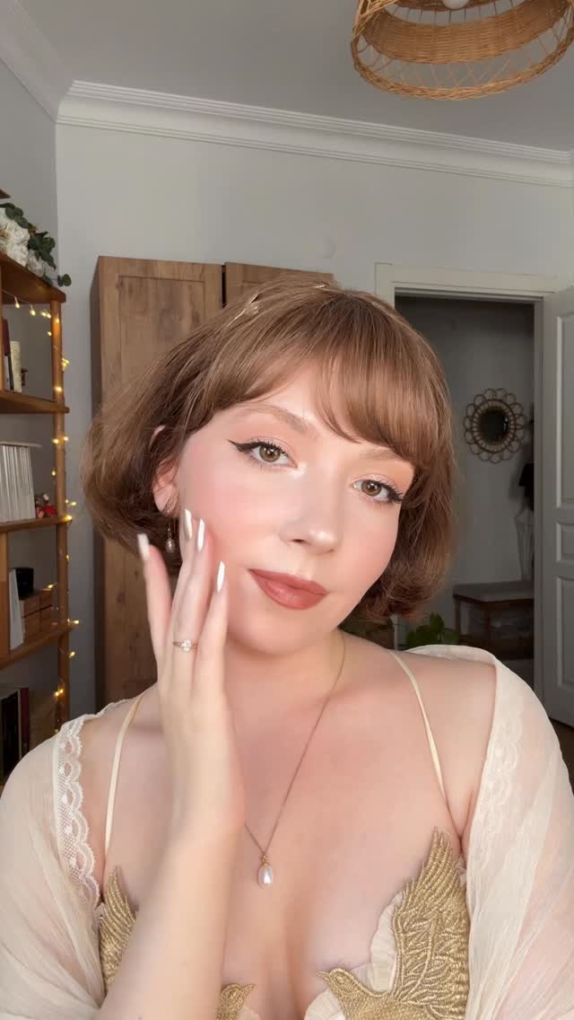 Instagram post by @gizemsvintagecloset for L'Oréal Paris. Caption reads: Hayatım boyunca tek bi makyaj seçsem bunu....