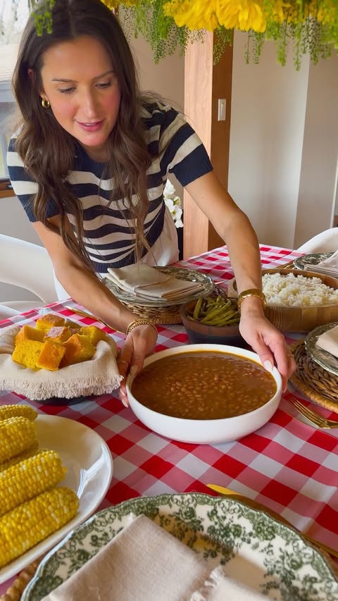 Instagram post by @the_avantgarde_ for Bush's Beans. Caption reads: #BushsBeansPartner #ad put together a simple yet....