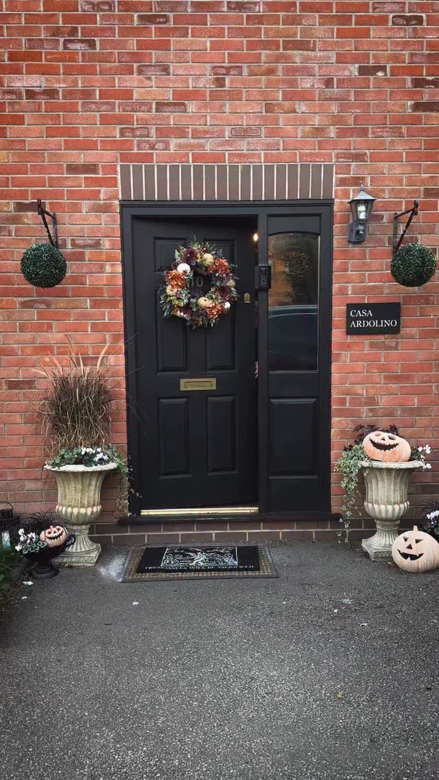 Instagram post by @casaardolino for Son de Flor. Caption reads: Halloween decor tour 🔮 Details below 👇

Can we....