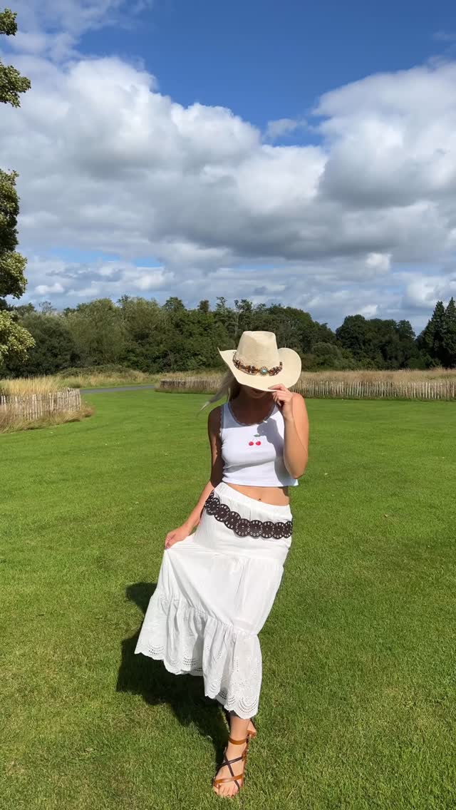 Instagram post by @cristinamircea.ro for Sinsay. Caption reads: boho summer in Ireland 🇮🇪 @sinsayro 

#sinsay....