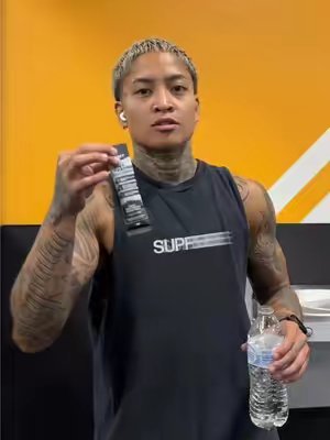 TikTok post by @sinahi.katy for Onnit. Caption reads: @GET ONNIT unflavored creatine 💪🏽 #gym #workout....