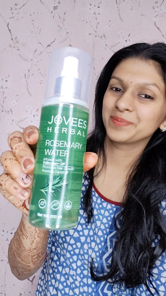 Instagram post by @pushti_goyal_2023 for Jovees Herbal. Caption reads: [...] #HealthyScalp #HairFallControl #joveesherbal.