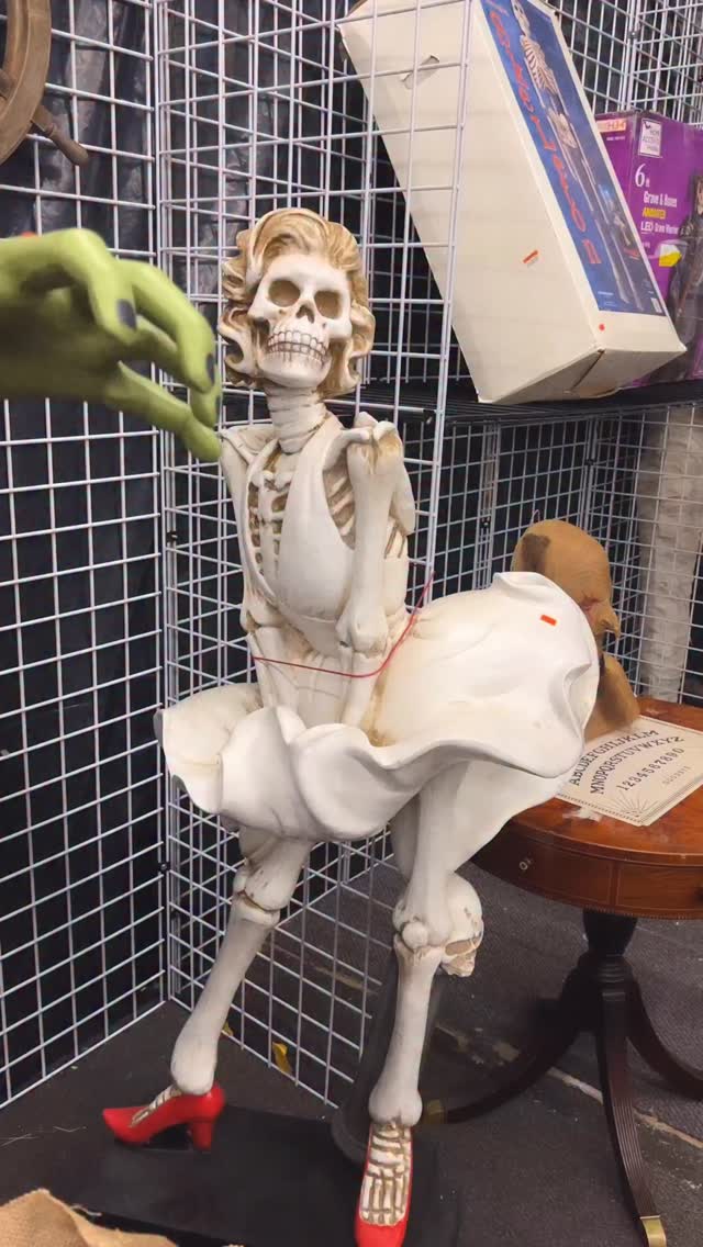 Instagram post by @iamdestinymonique for Pinspark. Caption reads: #Ad The link to this exact set is in the....