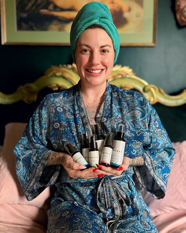 Instagram post by @midlifeinvintage for Amperna. Caption reads: [...] and the winner has been contacted by....