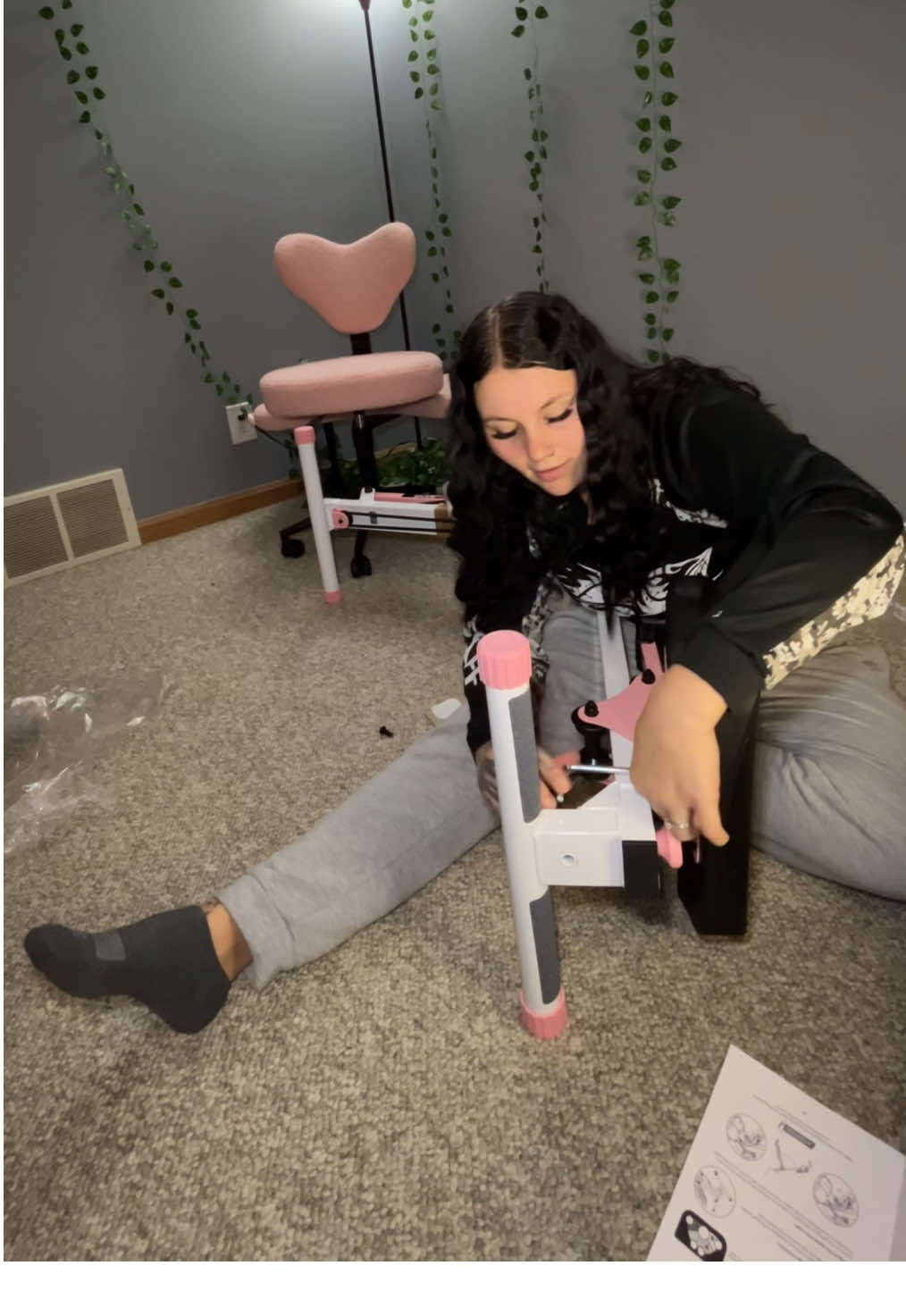 TikTok post by @mama.shyy for TOUSAINS. Caption reads: & ITS PINK 🥹💗 @TOUSAINS #abworkout #coreworkout....