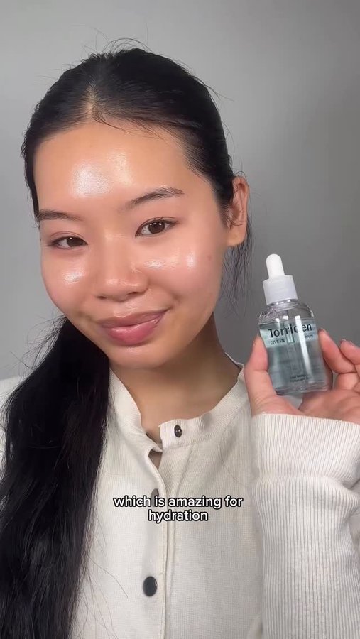 Instagram post by @morveskim for Torriden. Caption reads: Stay hydrated besties 💦🌊
@torriden anzeige....