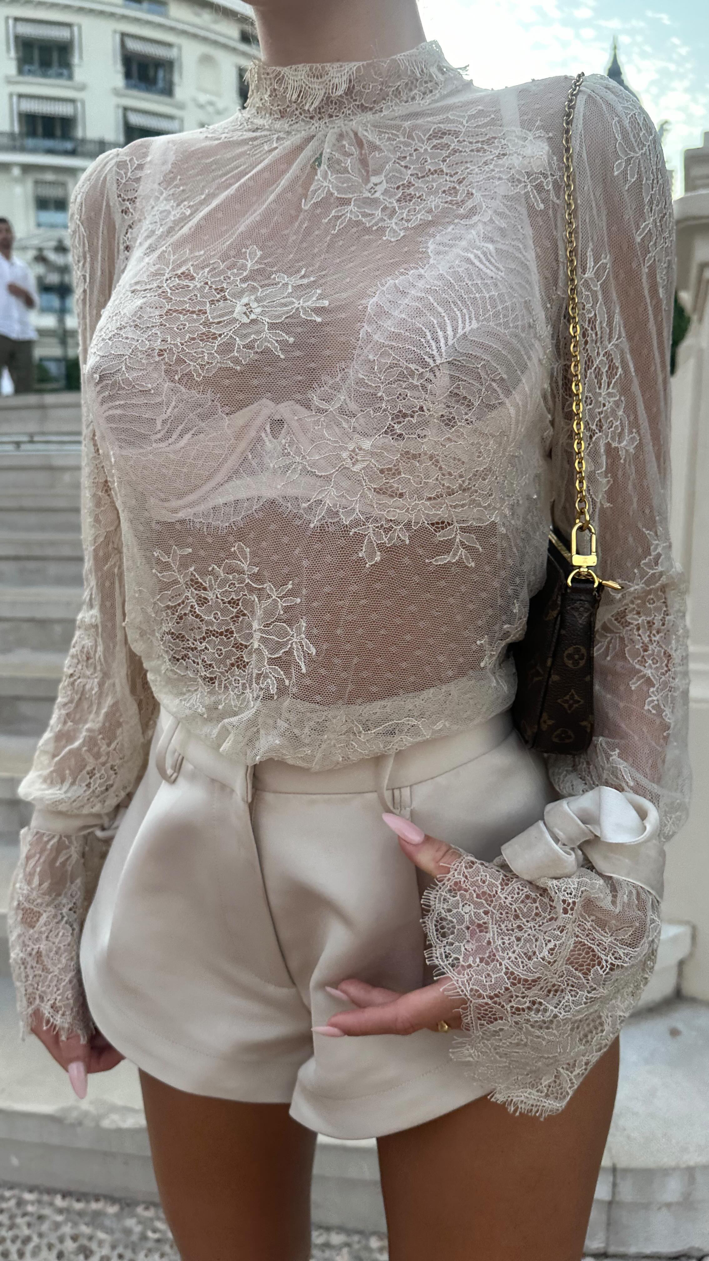 Instagram post by @geesteelx for Hunkemöller. Caption reads: Styling with @hunkemoller #foreverywomaninyou #ad.