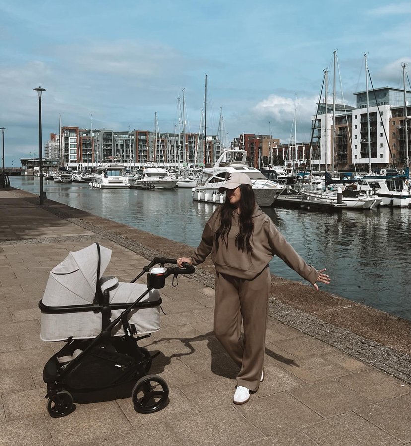 Instagram post by @aimeelouise0605 for Sunde Apparel. Caption reads: @sundeapparel getting me through postpartum life....