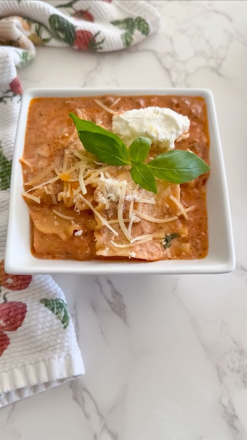 Instagram post by @spread.the.grub for Better Than Bouillon. Caption reads: (ad) Cozy season calls for big, restaurant-quality....