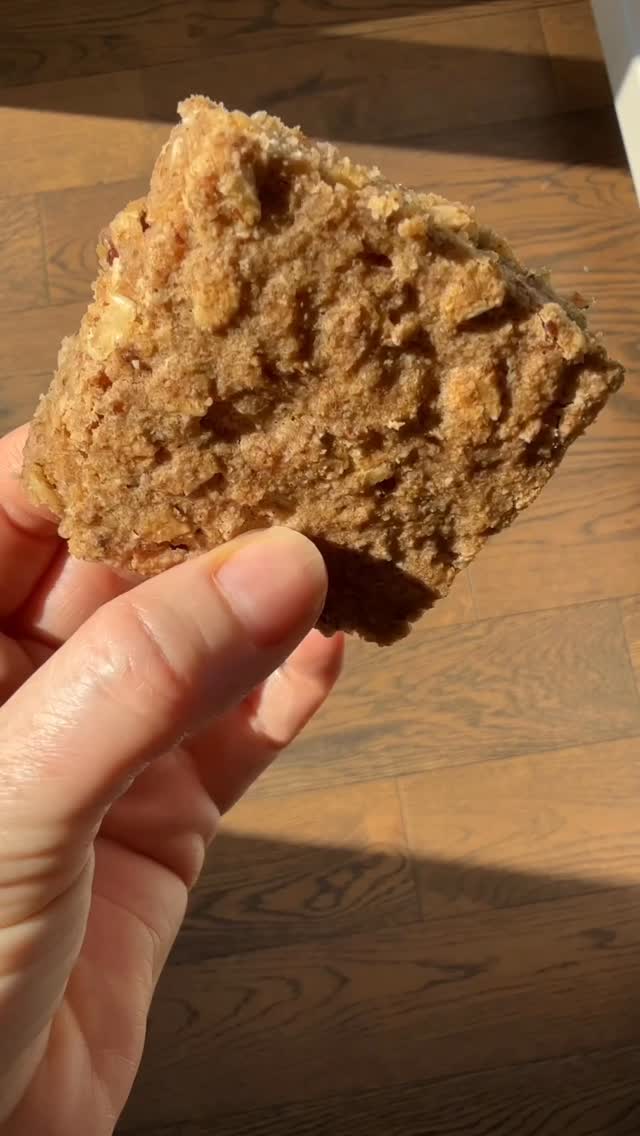 Instagram post by @the.food.doula for Healthy Planet. Caption reads: Apple pie oat bars are everything I dream about....