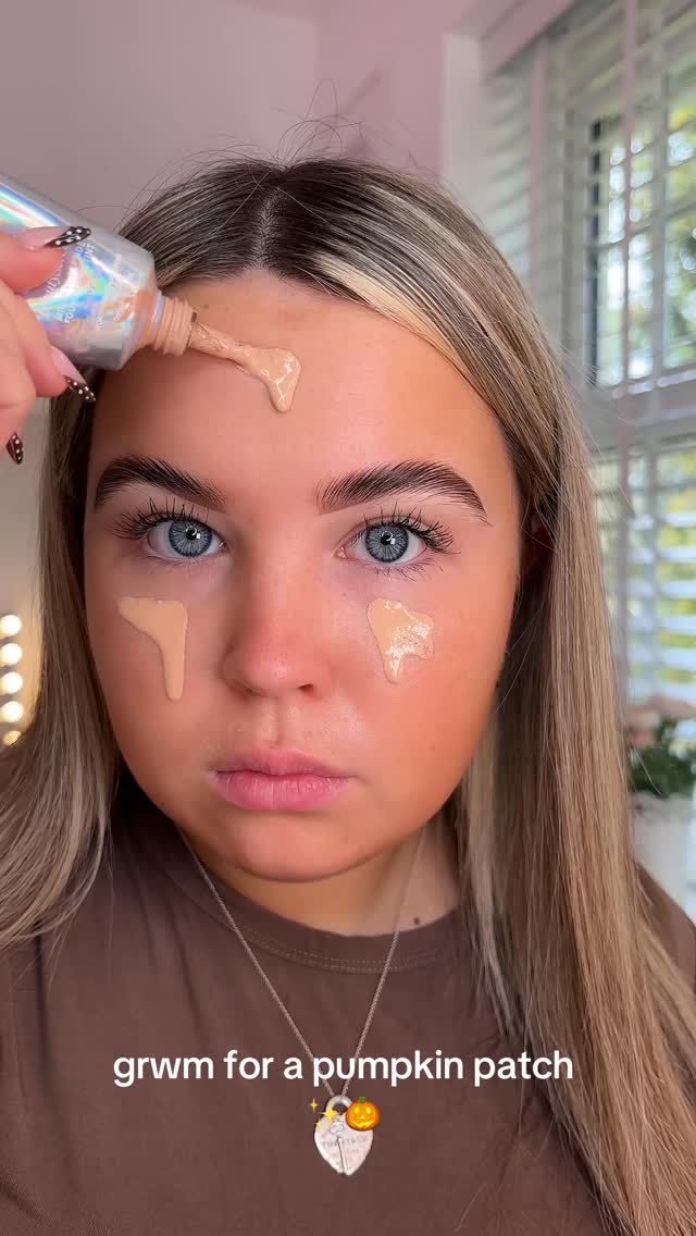 Instagram post by @makeupizzyy for NAKED SUNDAYS. Caption reads: get ready with me : pumpkin patch edition ✨
-
went....