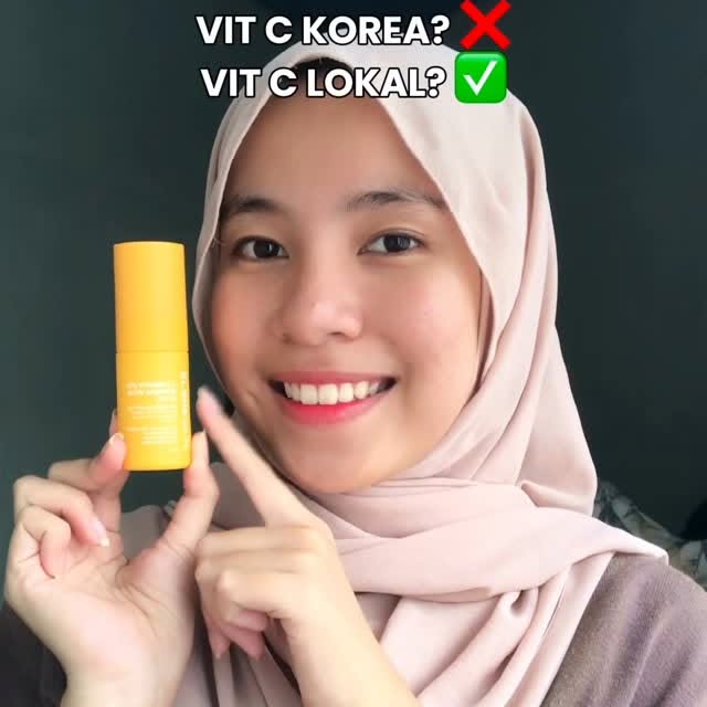 Instagram post by @awkfox for ELSHESKIN. Caption reads: [...] pakai Vit C+ Glow Advance Serum by....
