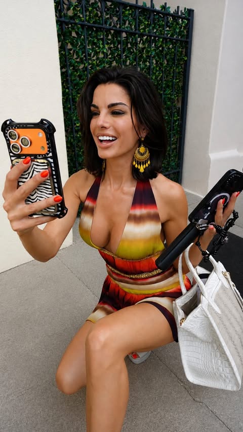 Instagram post by @victoriavesce for CASETiFY. Caption reads: [...] phone case 📱 I’ve been loving my new....