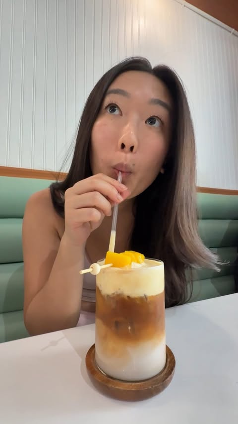 Instagram post by @vivecachow for Noshinku. Caption reads: Thai French FUSION café 🤯 (Noshinku Partner)....