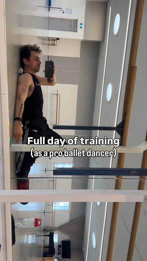 Instagram post by @marcusmorelli for 2XU. Caption reads: [...] athlete. 💪🏻 The legends at @2xu have got....