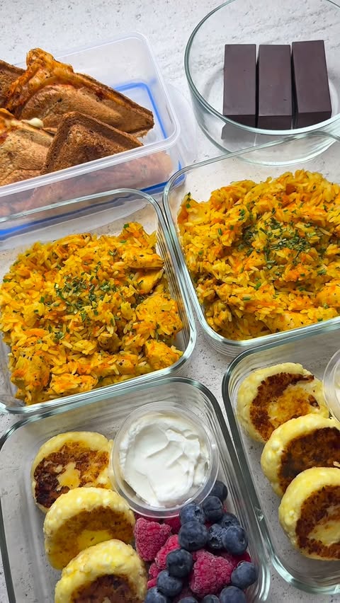 Instagram post by @missgabyte for Vegeta Lietuva. Caption reads: Mano maisto paruoštukai 2 dienoms 🥰 

Užkandis:....