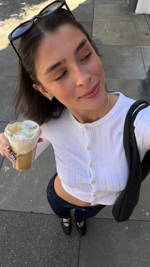 Instagram post by @nicolevas for Everlane. Caption reads: [...] white top and a classic pair of jeans....