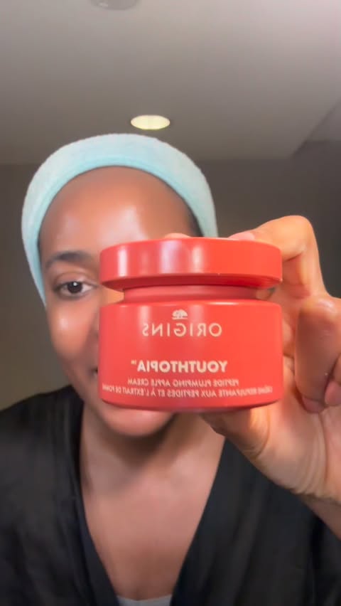 Instagram post by @withlovebyzoe for Origins. Caption reads: [...] its juicy era 🍎✨ I’m reviewing the @origins....