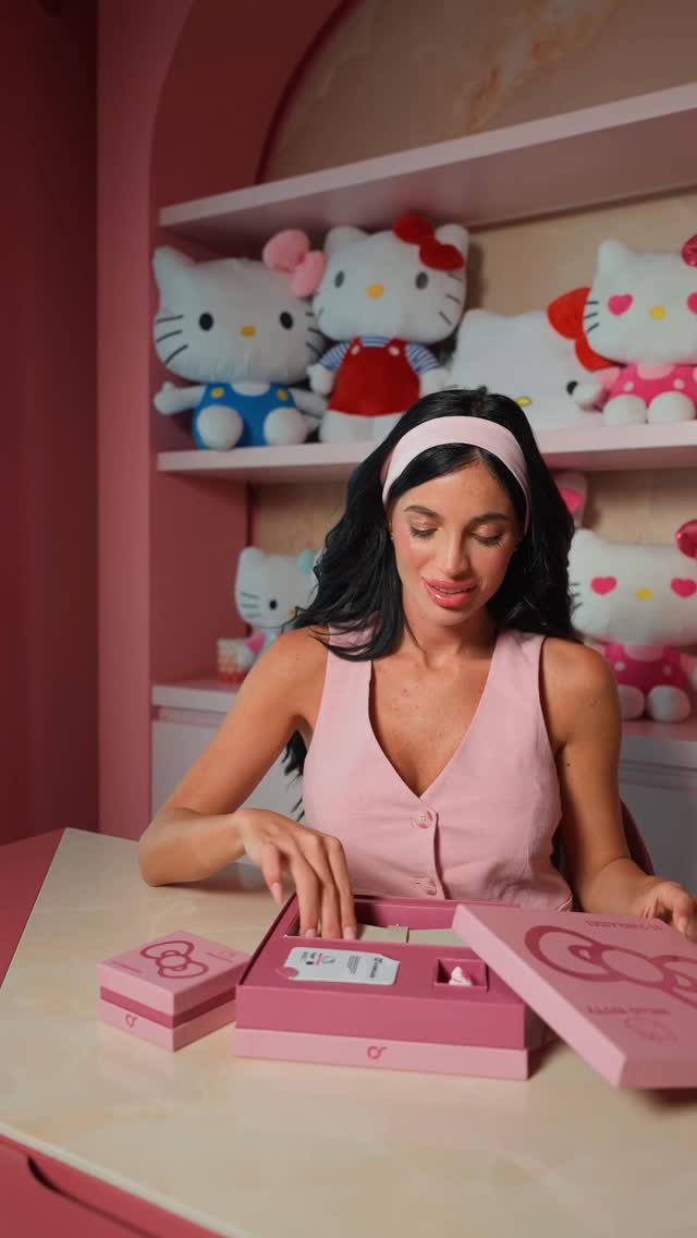 Instagram post by @_federicacitarelli_ for OS Sunglasses. Caption reads: ✨Open your Hello Kitty box 💖.