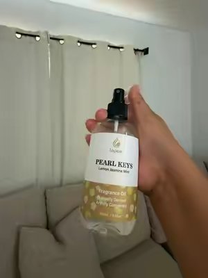 TikTok post by @lizzrodriguez21 for Lopeie. Caption reads: #limpieza #aroma #cleaning #diffuseroil....