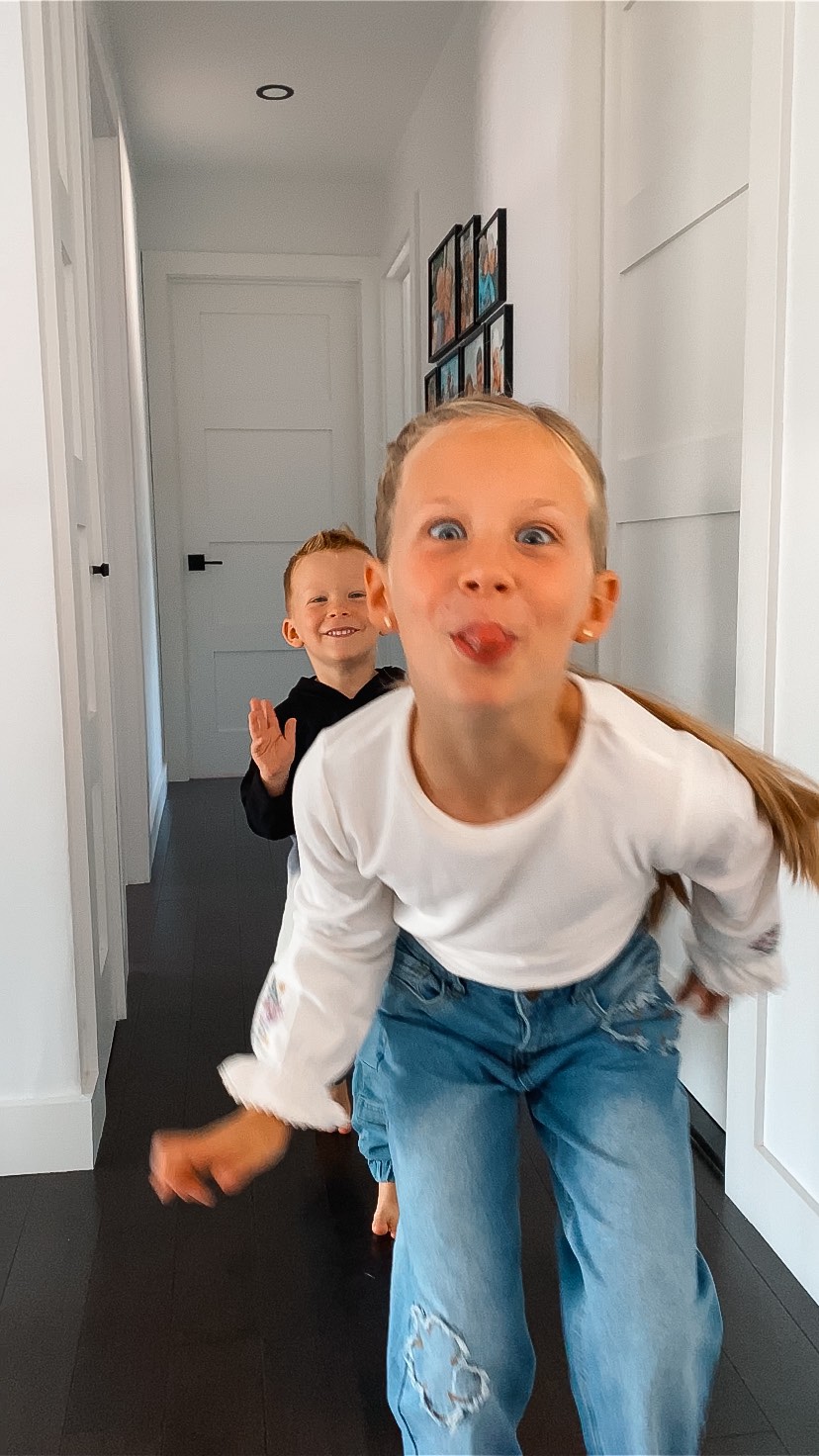 Instagram post by @becomingbrenda for Deux par Deux. Caption reads: If anyone’s looking good at drop-off, it’s....