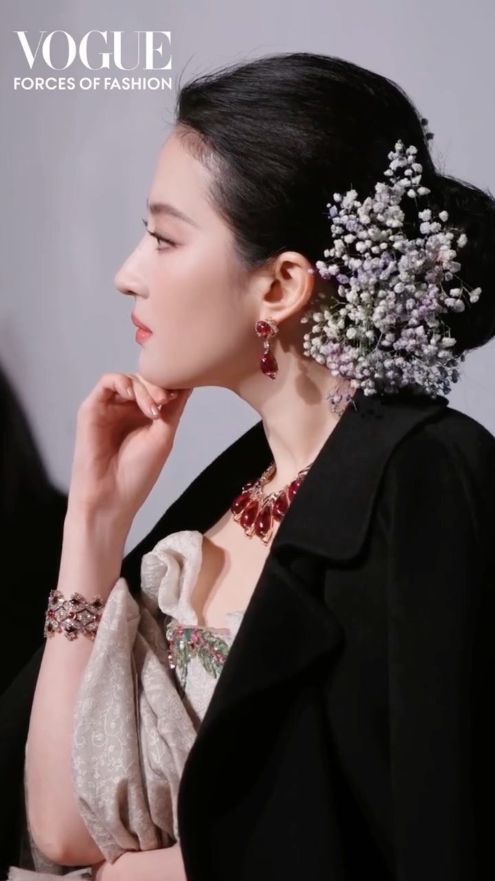 Instagram post by @liuyifeifanclub for ELIE SAAB. Caption reads: Liu Yifei @yifei_cc in @bvlgari @eliesaabworld....