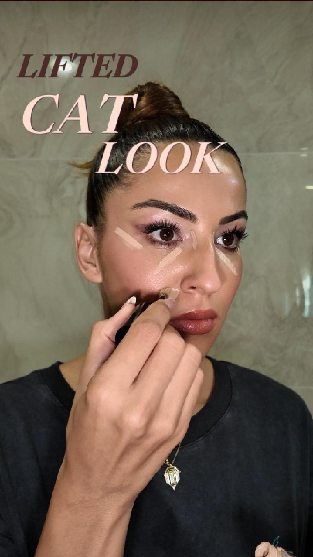 Instagram post by @ilsu.savrin for Armani beauty. Caption reads: “Lifted cat look “ 

Kullandığım....