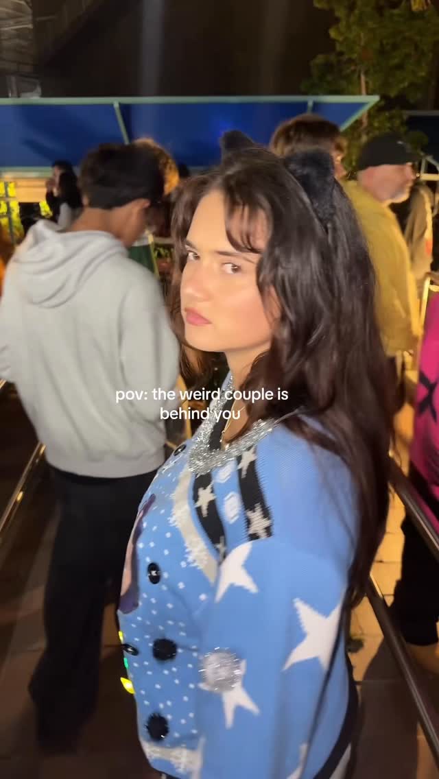 Instagram post by @sarahcurr for Halloween Horror Nights. Caption reads: @horrornights.