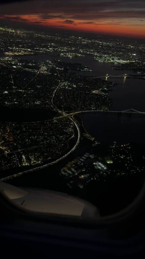 Instagram post by @lauramvila for Rooms To Go. Caption reads: Let’s go check out some home decor at @roomstogo ✨....