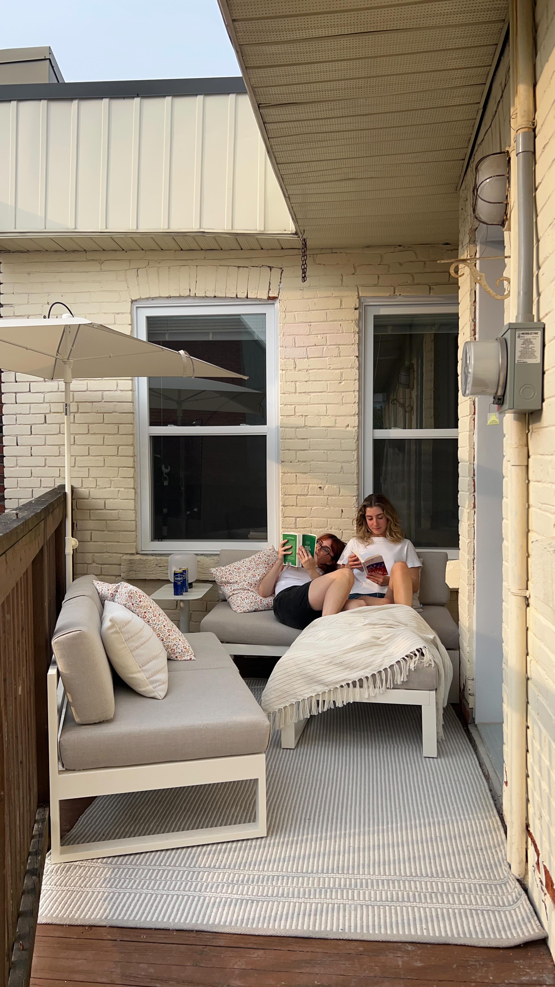 Instagram post by @florencestignan for Cozey. Caption reads: Après bientôt un an dans notre appartement de....