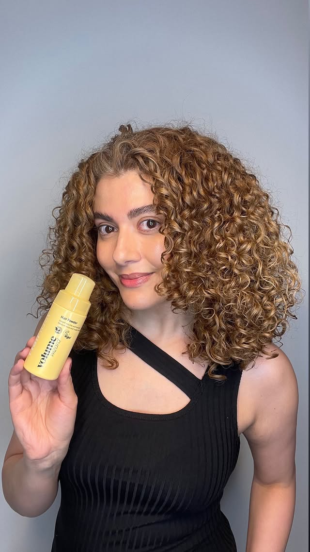 Instagram post by @curly.mahsa for Hairlust. Caption reads: [...] volume to the roots on day 3 with @hairlust....
