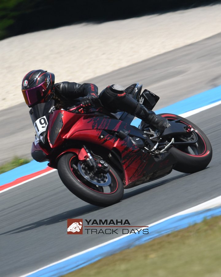 Instagram post by @donnaschins for ABS Fairings. Caption reads: [...] 🫶🏻 @cardosystems (Donna -10%)....