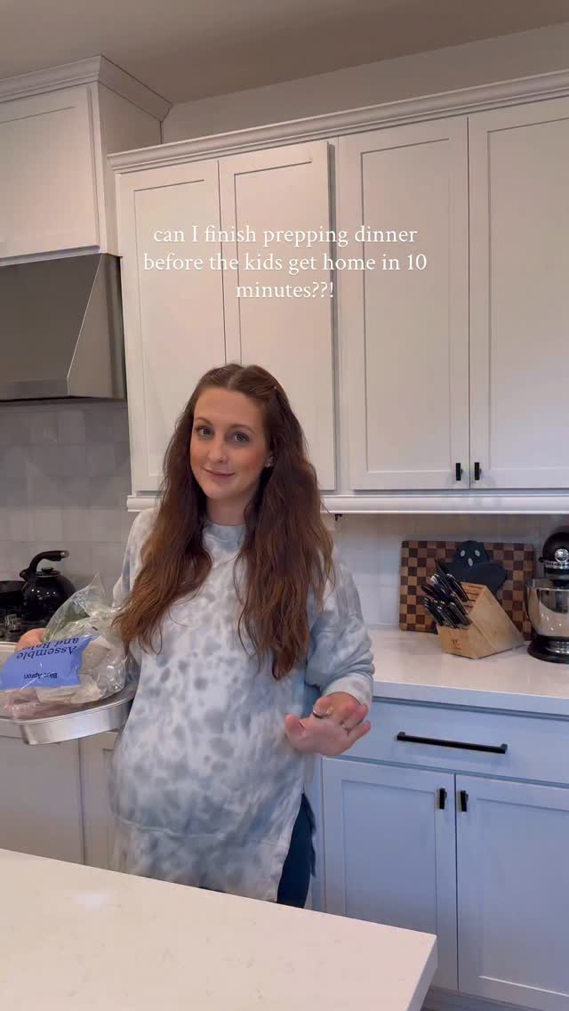 Instagram post by @skinnyhangover for Blue Apron. Caption reads: Did I beat the clock?!?⏲️👀🥦

DUH. Because I’ve....