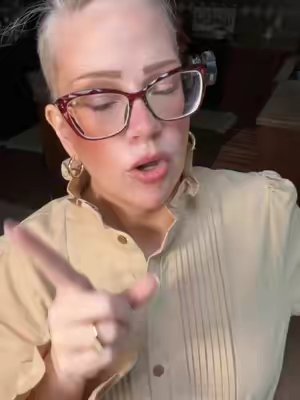 TikTok post by @wiggirlontiktok for SageVell. Caption reads: [...] 100% cotton blouse from @Sage Vell #sagevell....