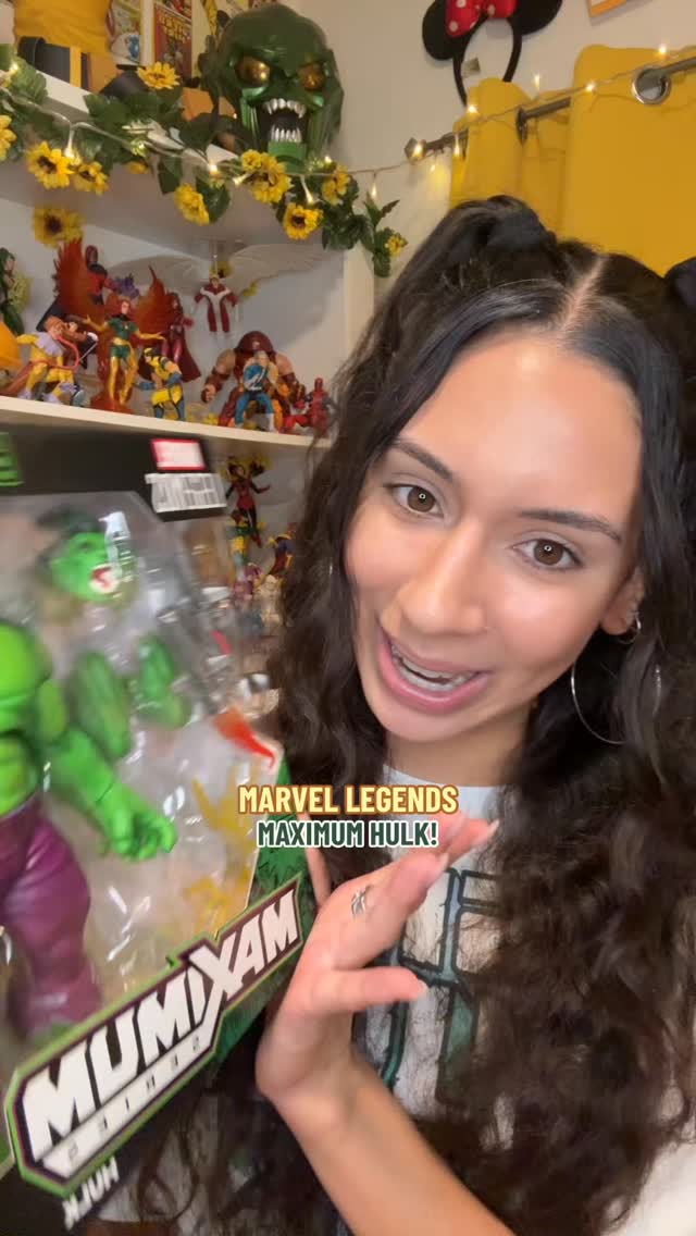 Instagram post by @lindssoapbox for Hasbro Pulse. Caption reads: [...] Maximum Series Hulk Unboxing!

@hasbropulse....