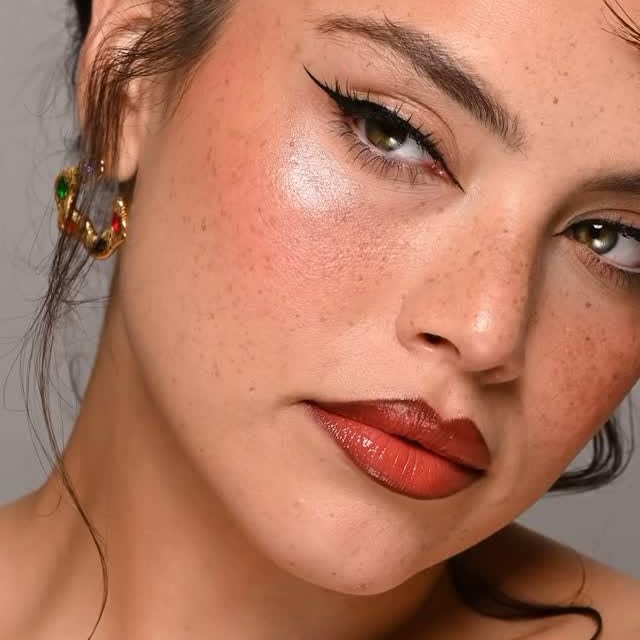 Instagram post by @florian_fuell for Huda Beauty. Caption reads: [...] Lengthening & Volumizing Mascara
@hudabeauty....