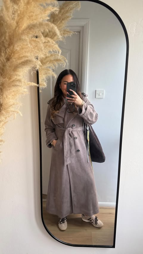 Instagram post by @laura.loves.belfast for Stylink. Caption reads: [...] FEB LINKS highlight on my page x ad @stylink....