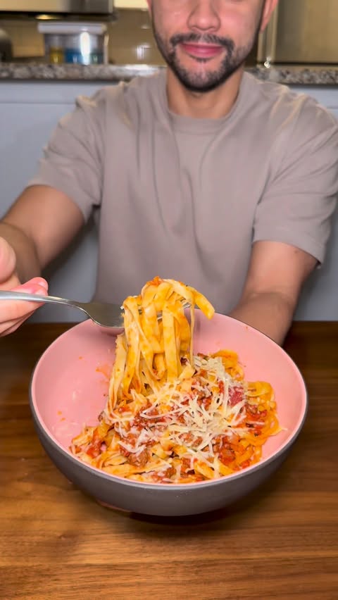 Instagram post by @pictureperfectluis for CookUnity. Caption reads: [...] without having to cook every....