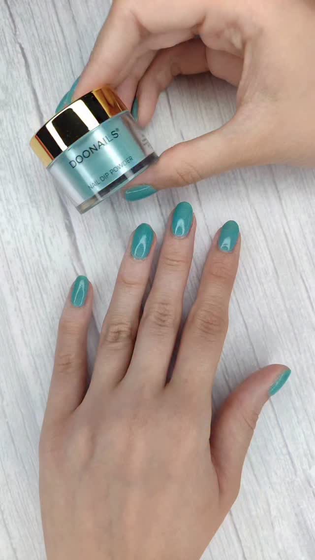 Instagram post by @mariaricotta for Doonails. Caption reads: Summer nails @doonails 🌊
Dipping powder: Mint....