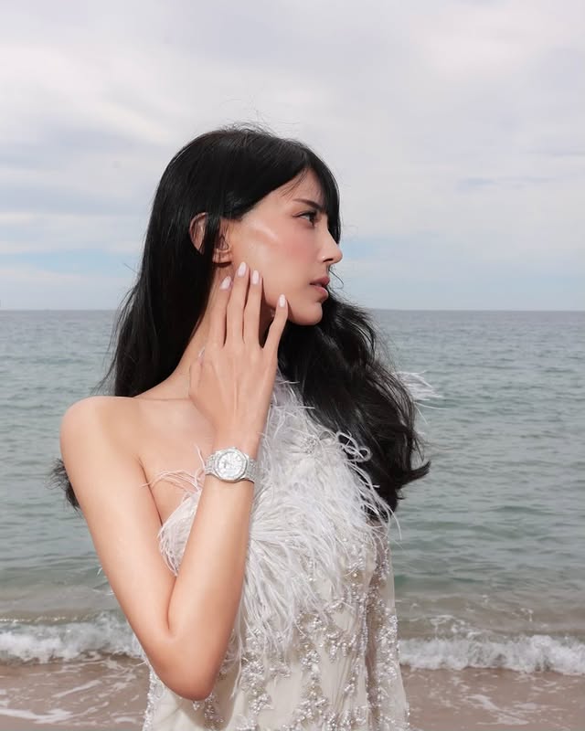Instagram post by @zainab.alblushi for Audemars Piguet. Caption reads: [...] to my cannes trip 🩵 @audemarspiguet....