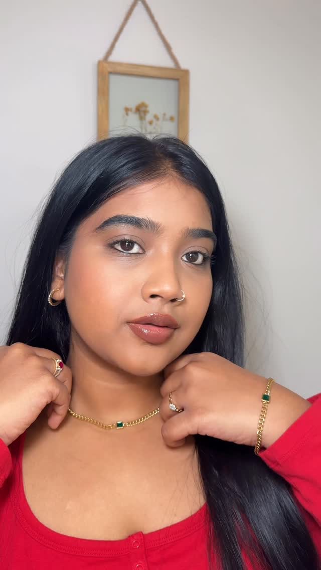 Instagram post by @poojavidolkar_ for Slide Jewels. Caption reads: [...] and golden jewelry piece 🤍
Thanks....