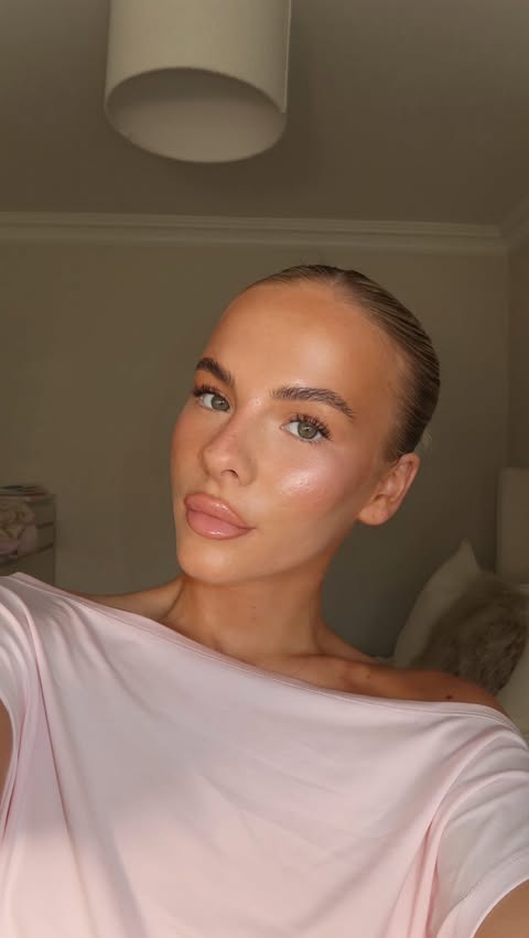 Instagram post by @beautybyellieparkhurst for LOOKFANTASTIC. Caption reads: AD sunset makeup🌅🌴🌸 @lookfantastic products....