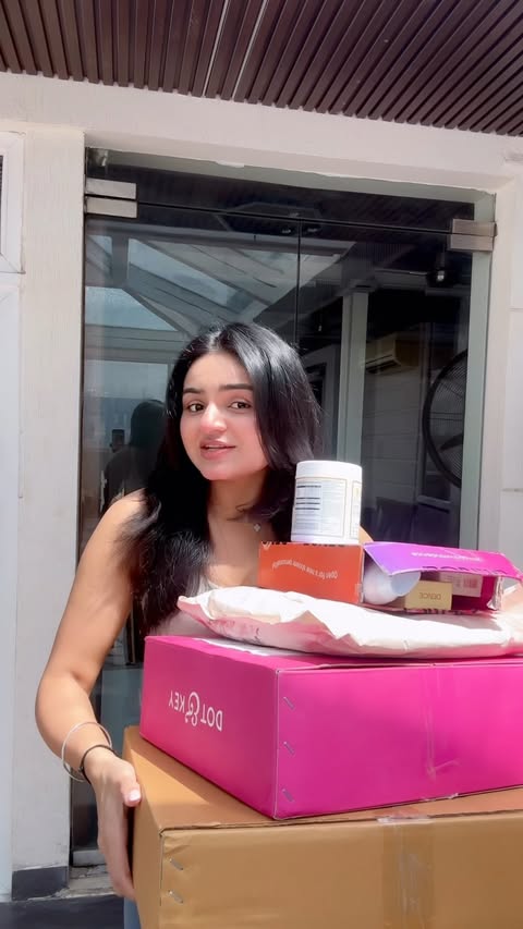 Instagram post by @anshikakaurs for Mamonde. Caption reads: [...] Moisturizer (the TEXTURE?? 😭) 🌸....