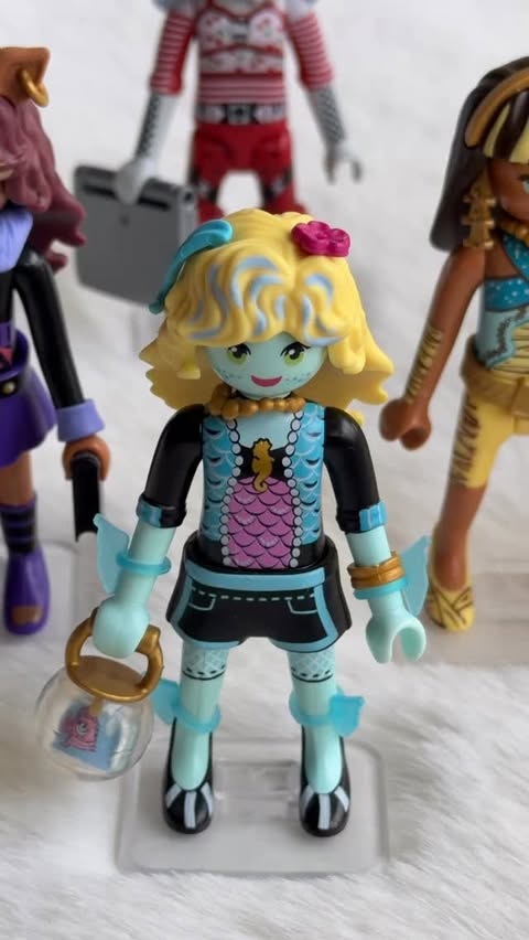 Instagram post by @lifeofcarlyyy for PLAYMOBIL. Caption reads: [...] 🖤🙌🏻 So in love with these new PLAYMOBIL x....
