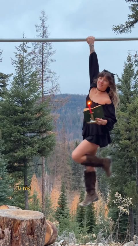 Instagram post by @monicamaragos for Rosetta Stone. Caption reads: [...] fire spinning🕯️📖☕️ wbu? 🤓
#RosettaStone....