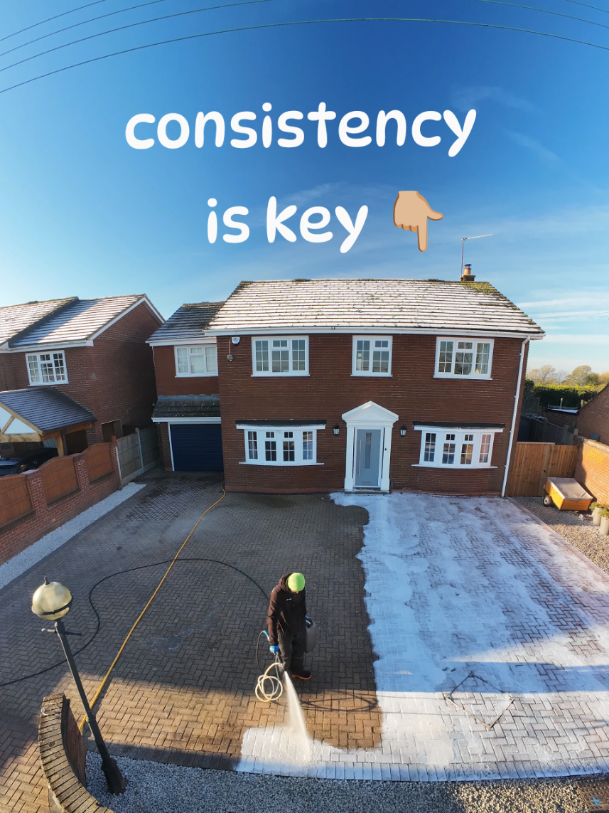 TikTok post by @jakesmout for Moasure. Caption reads: [...] #pressure #jet #washing #cleaning #fyp....