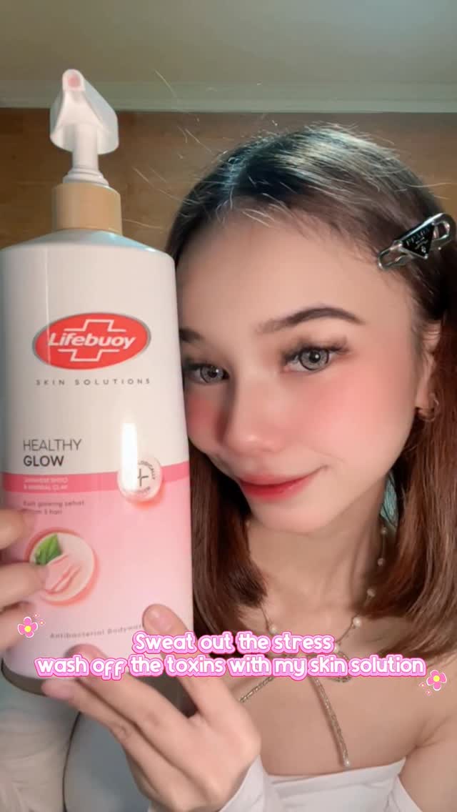Instagram post by @allyagrvnk for Lifebuoy. Caption reads: Healthy & Glowing with lifebuoy 🎀🫧
Yuk glowing....
